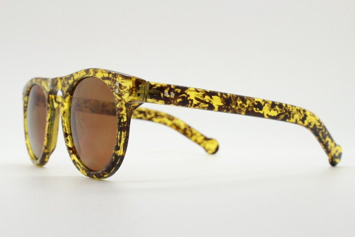 90s vintage round glasses. 30s, 40s design with vibrant honey tortoise frame with Havana brown lenses and keyhole bridge. NOS