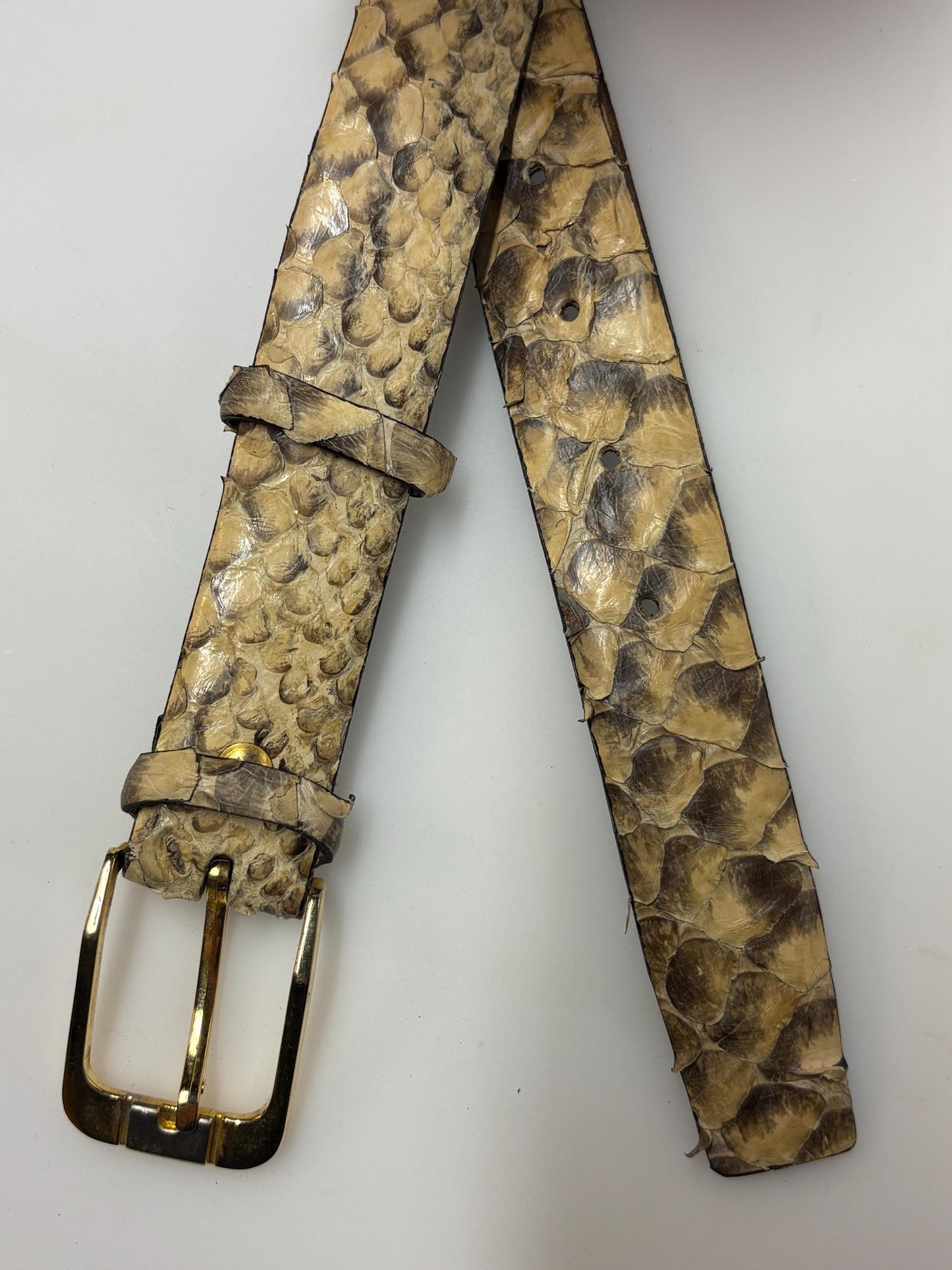 90s vintage beige and brown genuine snake skin belt. Authentic textured big scales in seamless finish. NOS Mens L. Python. Changeable buckle