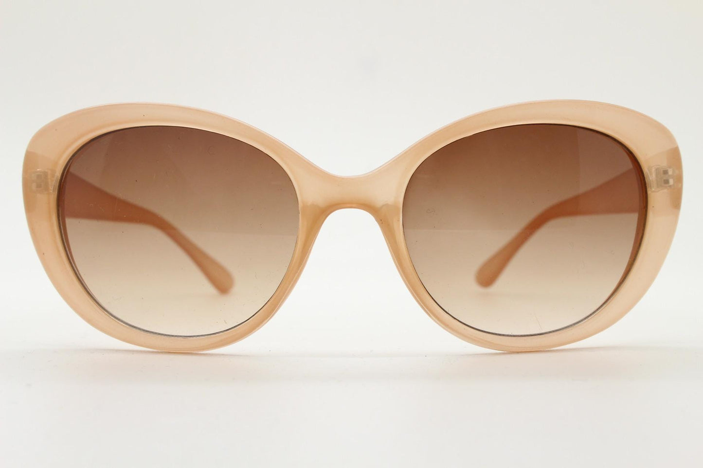 Oliver Bonas Vintage Y2K oval cat eye sunglasses. 2000s womens beige cateye with well matched graduating Havana brown lenses. NOS