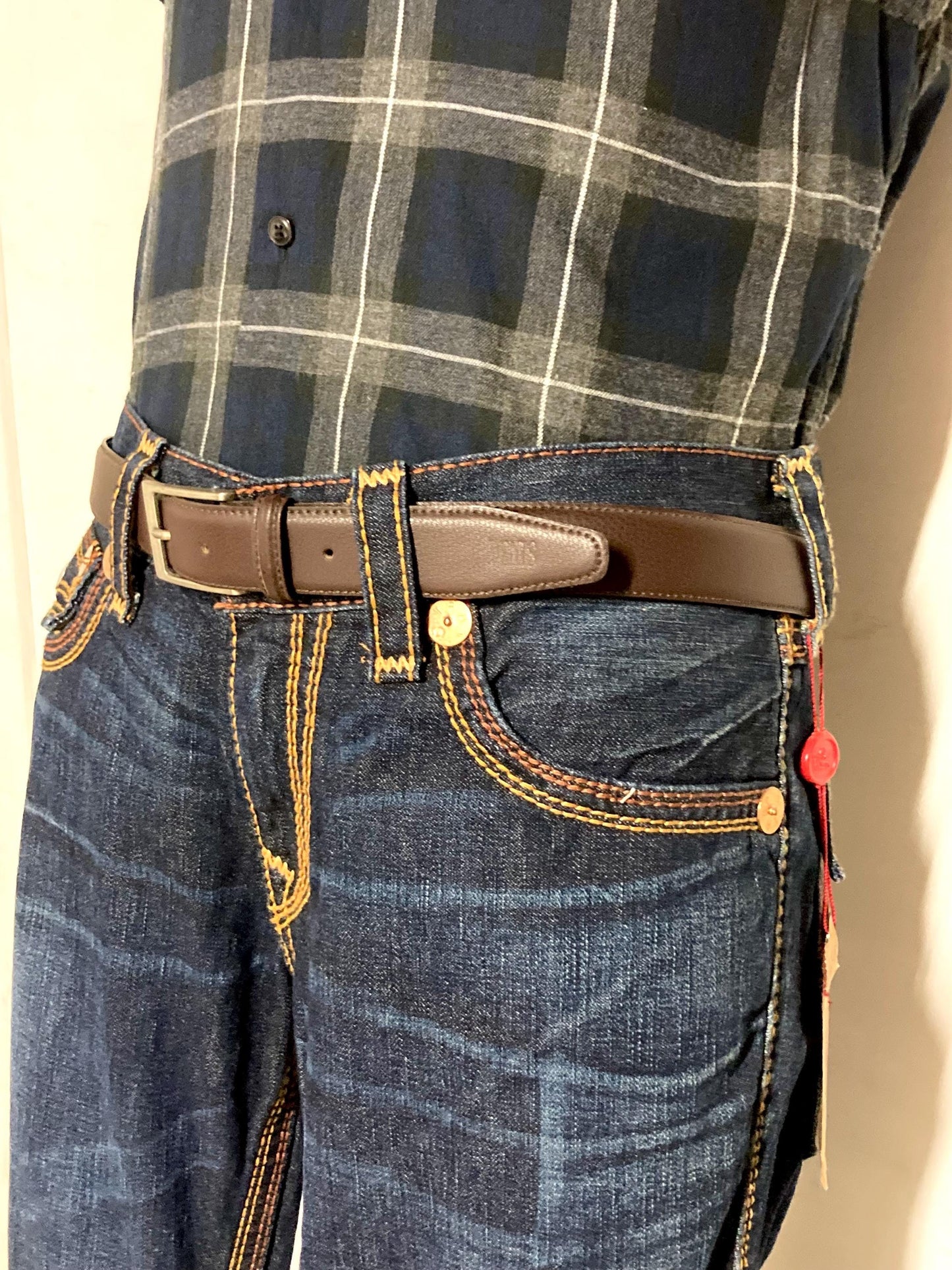 90s vintage dark brown genuine leather belt made in Italy by Dents. Real cowhide with matt textured finish for trousers or jeans. Mens NOS