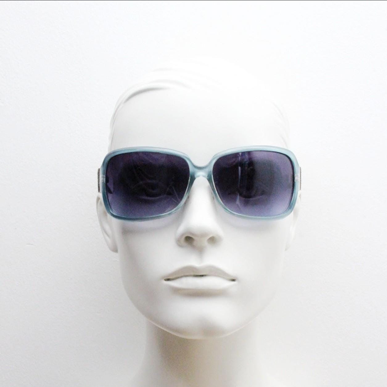 Y2K vintage square shield sunglasses. Definitive 2000s ghetto fab sky blue wrap around with curved navy lenses. Womens visor