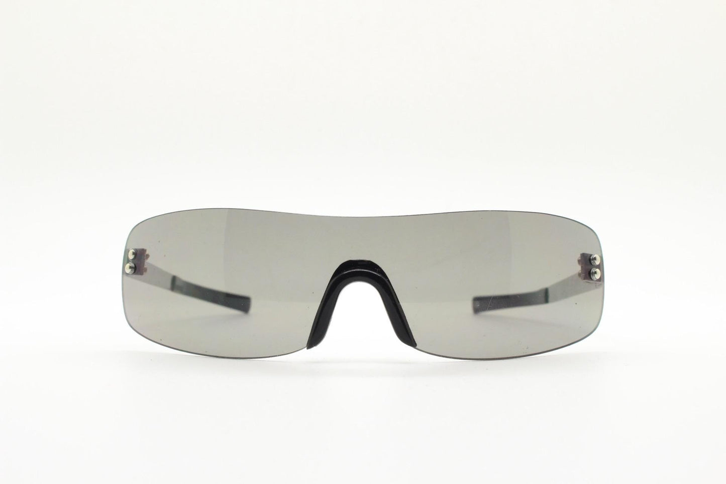 Y2k wraparound shield sunglasses. Grey curved monolens with straight chrome arms and light grey lenses. 00's Cosplay mini mask. NOS