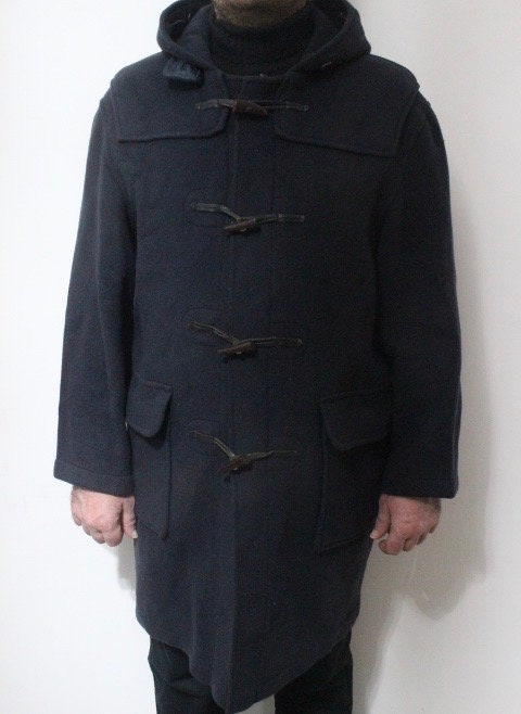 Gloverall knee length Morris wool duffle coat made in England. Buffalo horn toggles with leather loop fastenings. Clearance item -RRP450 GBP
