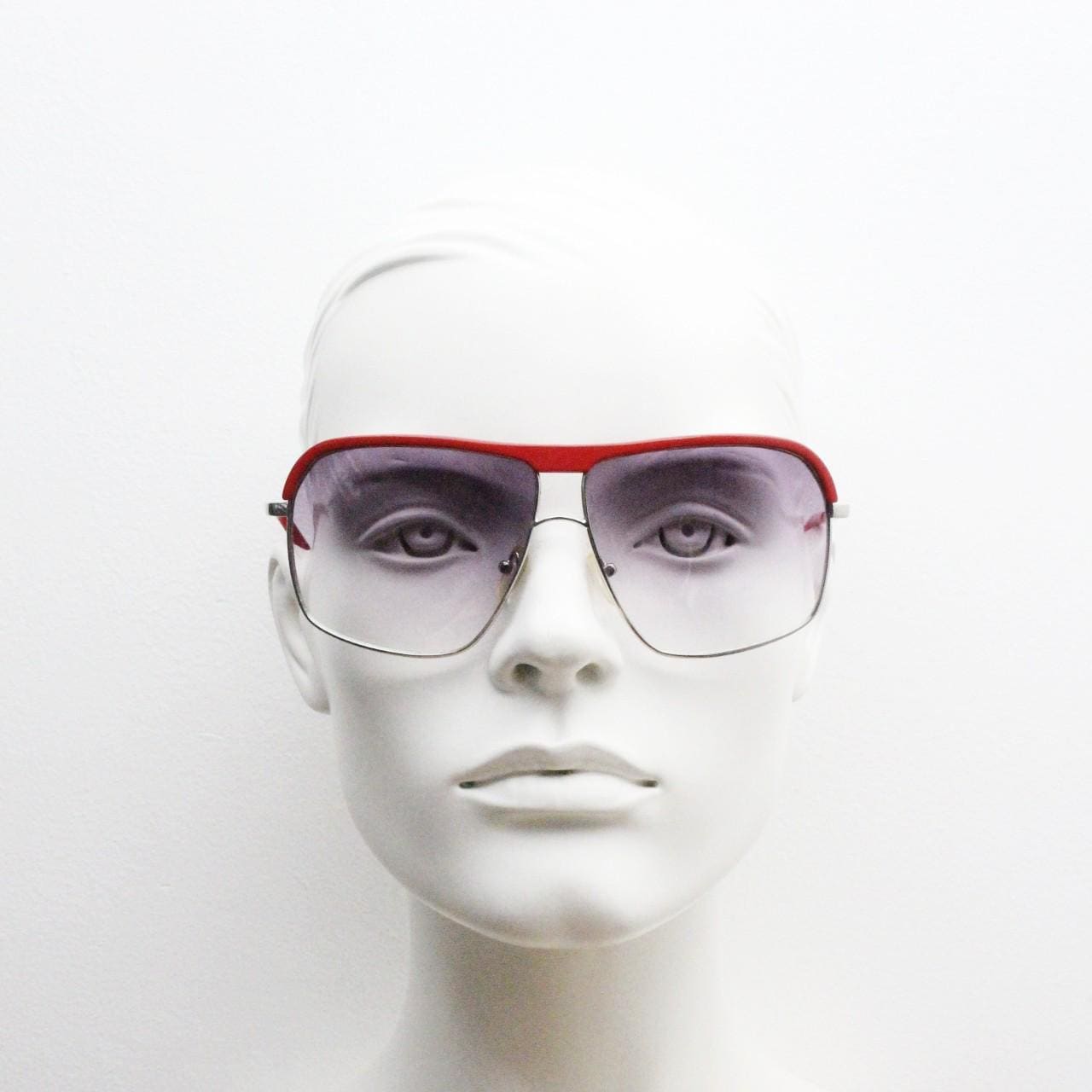 Y2K vintage square aviator sunglasses. Silver metal 70s design frame with red brow with graduating light tone lenses. 2000s. NOS aviators