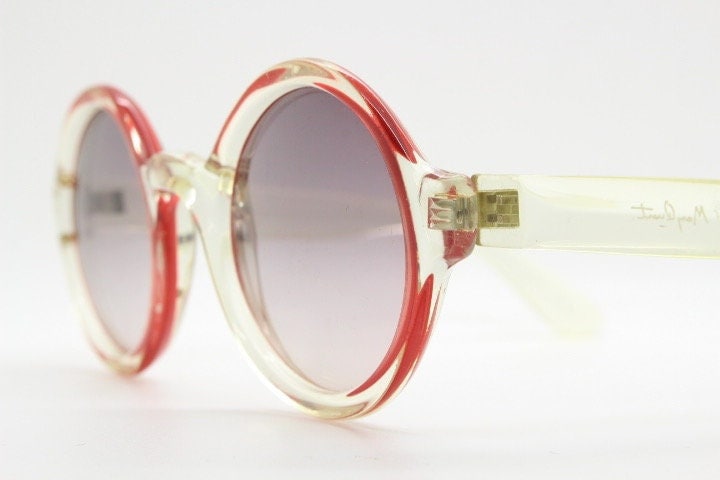 Mary Quant 60s vintage round sunglasses made in France. Yellow crystal transparent lucite frame in with contrasting dark graduating lenses