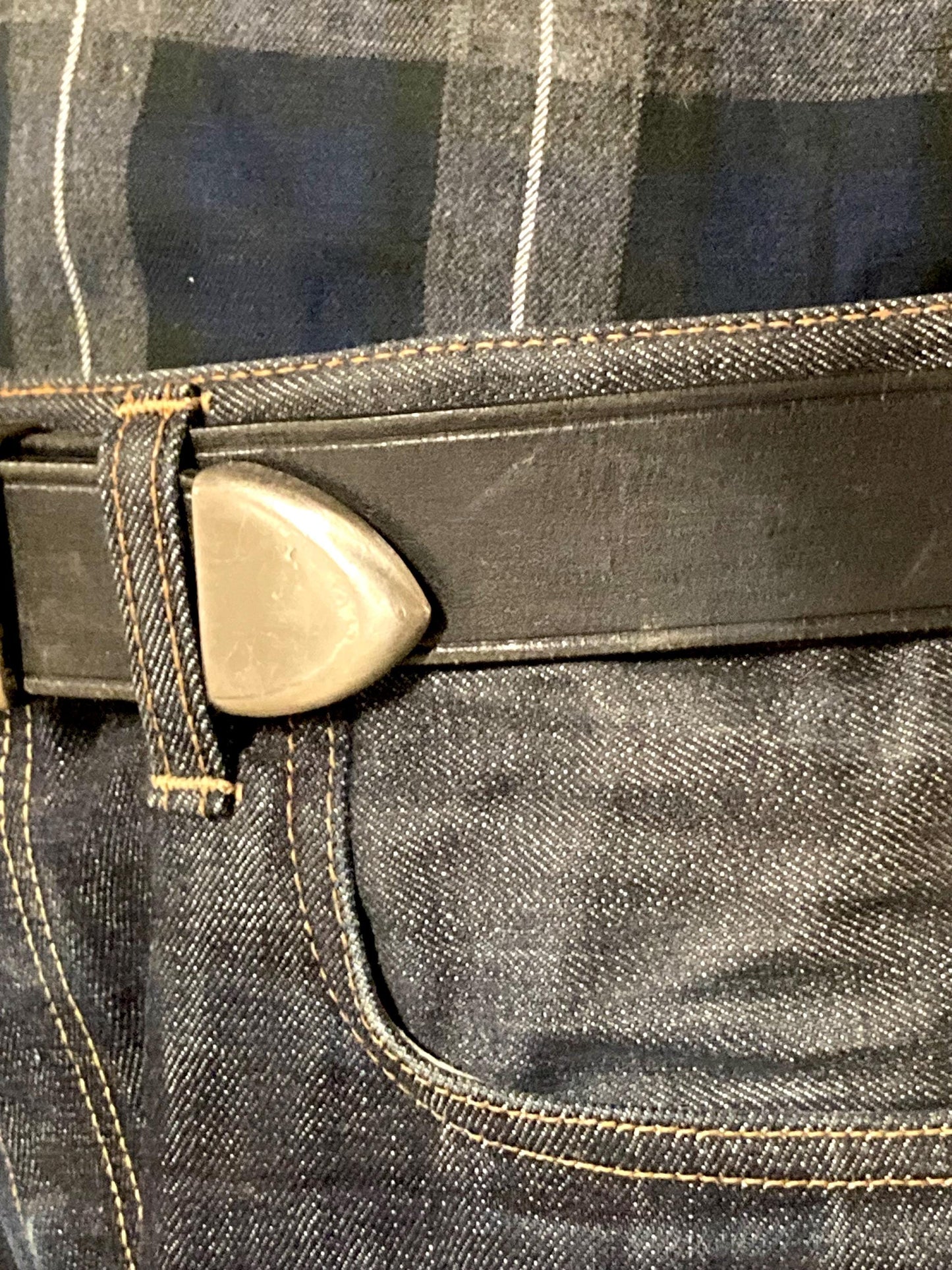 80s vintage plain black heavy duty genuine leather belt. Thick cowhide with substantial silver metal buckle. For trousers and jeans. Mens