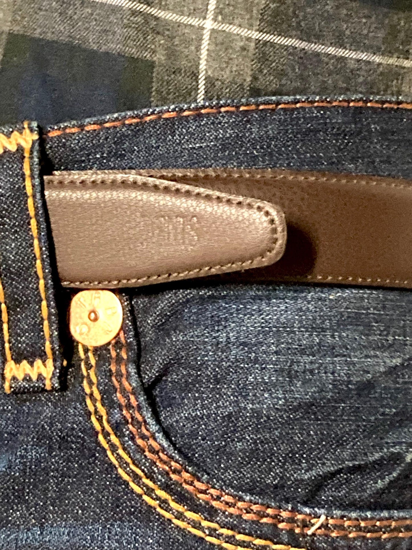 90s vintage dark brown genuine leather belt made in Italy by Dents. Real cowhide with matt textured finish for trousers or jeans. Mens NOS