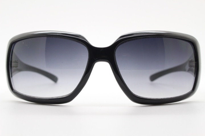 Oscar De La Renta Y2K vintage shield sunglasses. All black gloss wrap around visor with graduating lenses. 2000's bug eye mini mask