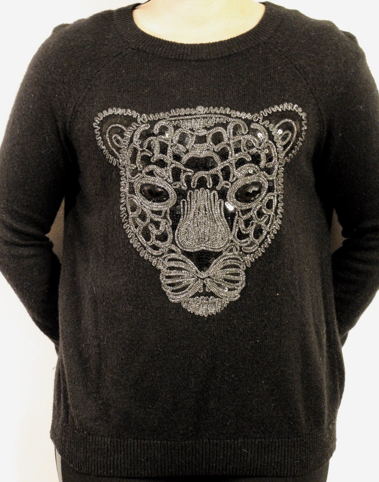 Vintage Y2K crew neck knit pullover with big beaded leopard head. Womens 2000s round neck long sleeve jumper