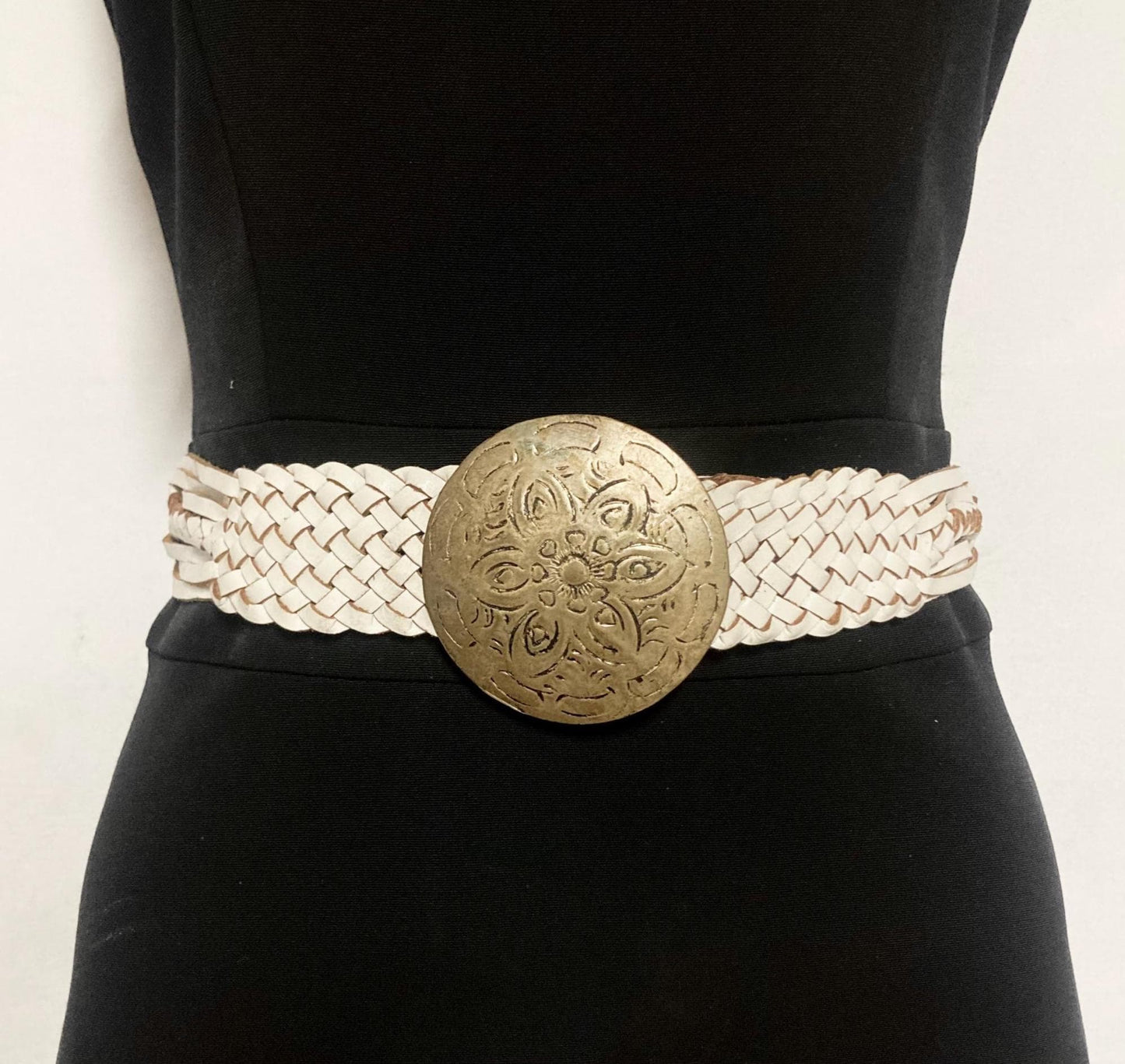 80s vintage womens white lattice dress belt with big flower 'shield' buckle. Genuine leather hand plaited design. Great condition NOS