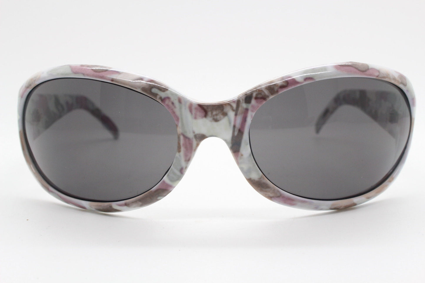 Y2k vintage curved camouflage pattern sunglasses. Wrap around bug eye 60s style shield frame with unbelievable cammo print. 2000s unused NOS