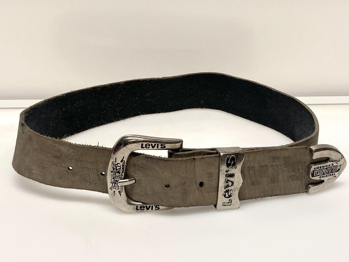 Levi's 80s vintage thick grey genuine leather belt for jeans with detailed buckle and numerous traditional cute logo's stamped all along