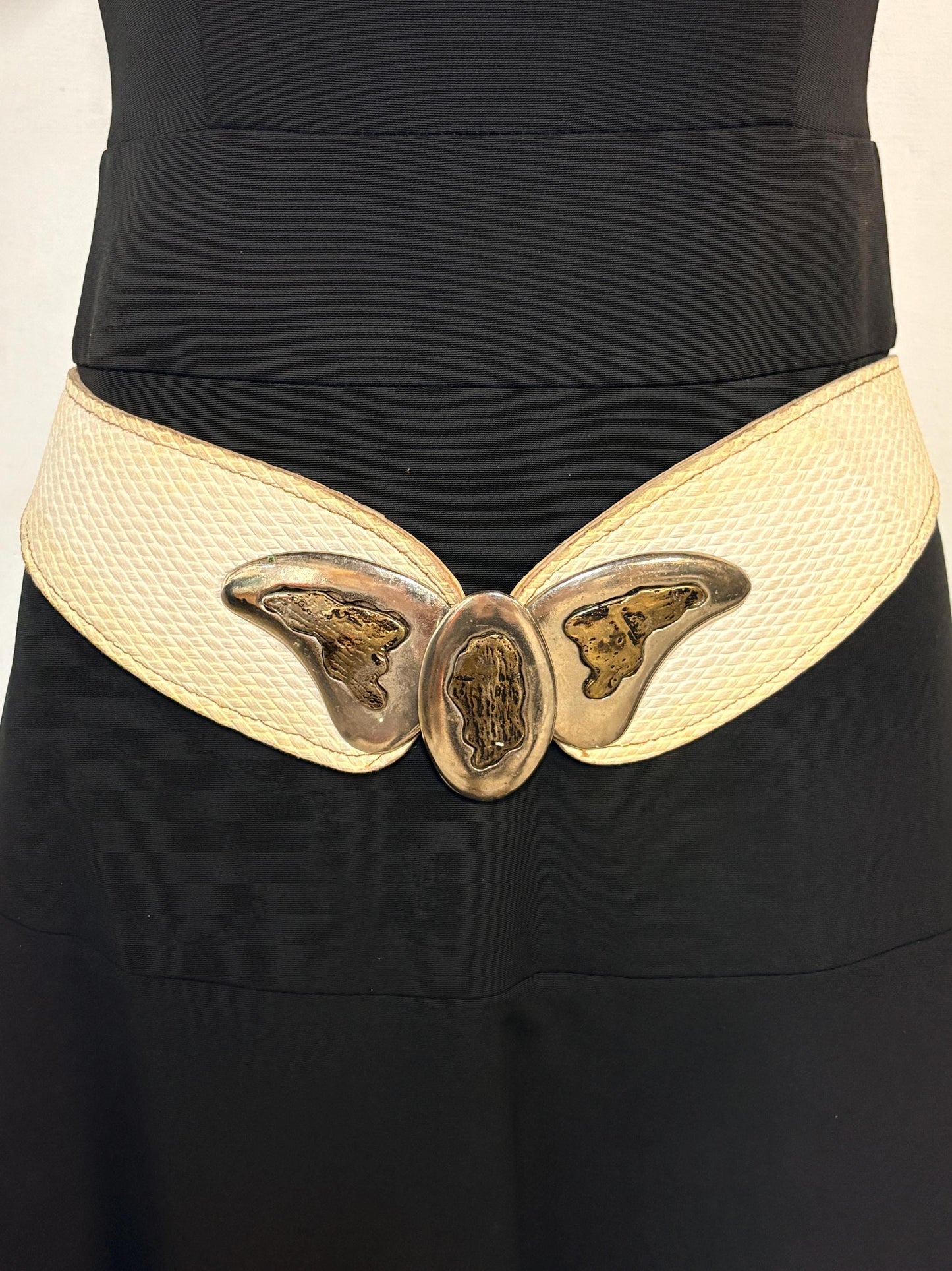 80s vintage womens white textured vinyl flattering dress belt with substantial butterfly shape metal buckle with brass implants