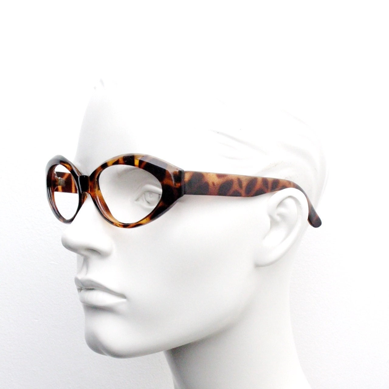 80s vintage oval cat eye glasses. Crop sided dynamic tortoise cateye optical frames. 60s style prescription eyeglasses. RX spectacles. NOS