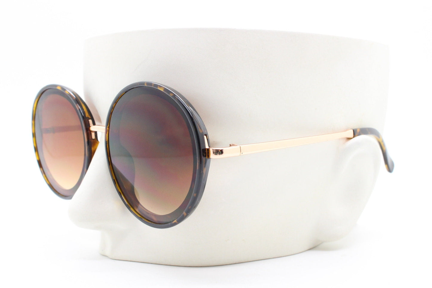 Y2k vintage round sunglasses. Women's tortoise frame with contrasting gold arms and brown flat sultry graduating lenses. Unused BNWT