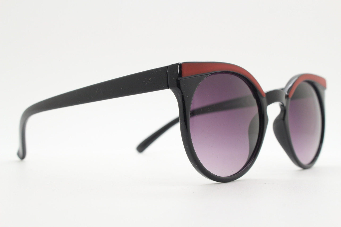 Vintage 80s flat top cat eye sunglasses. Womens black cateye with red brow and graduating smoky lenses. Rockabilly pin up. NOS catseye