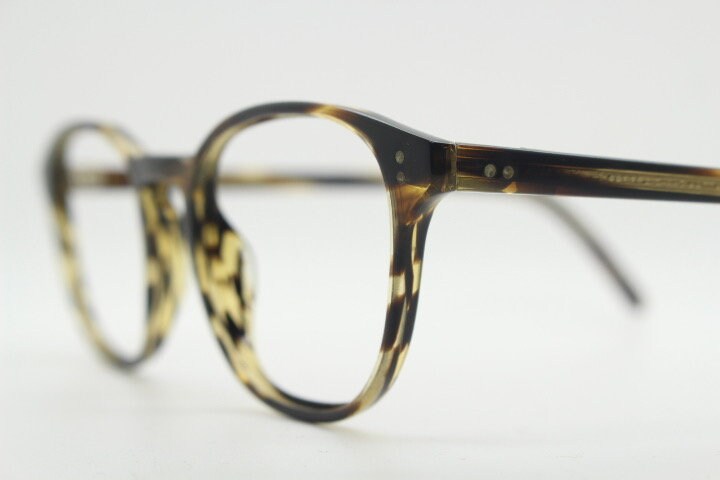Oliver peoples keyhole bridge eye glasses hand made in Italy. Tortoise 40s design acetate optical frame. Prescription eyeglasses. Spectacles