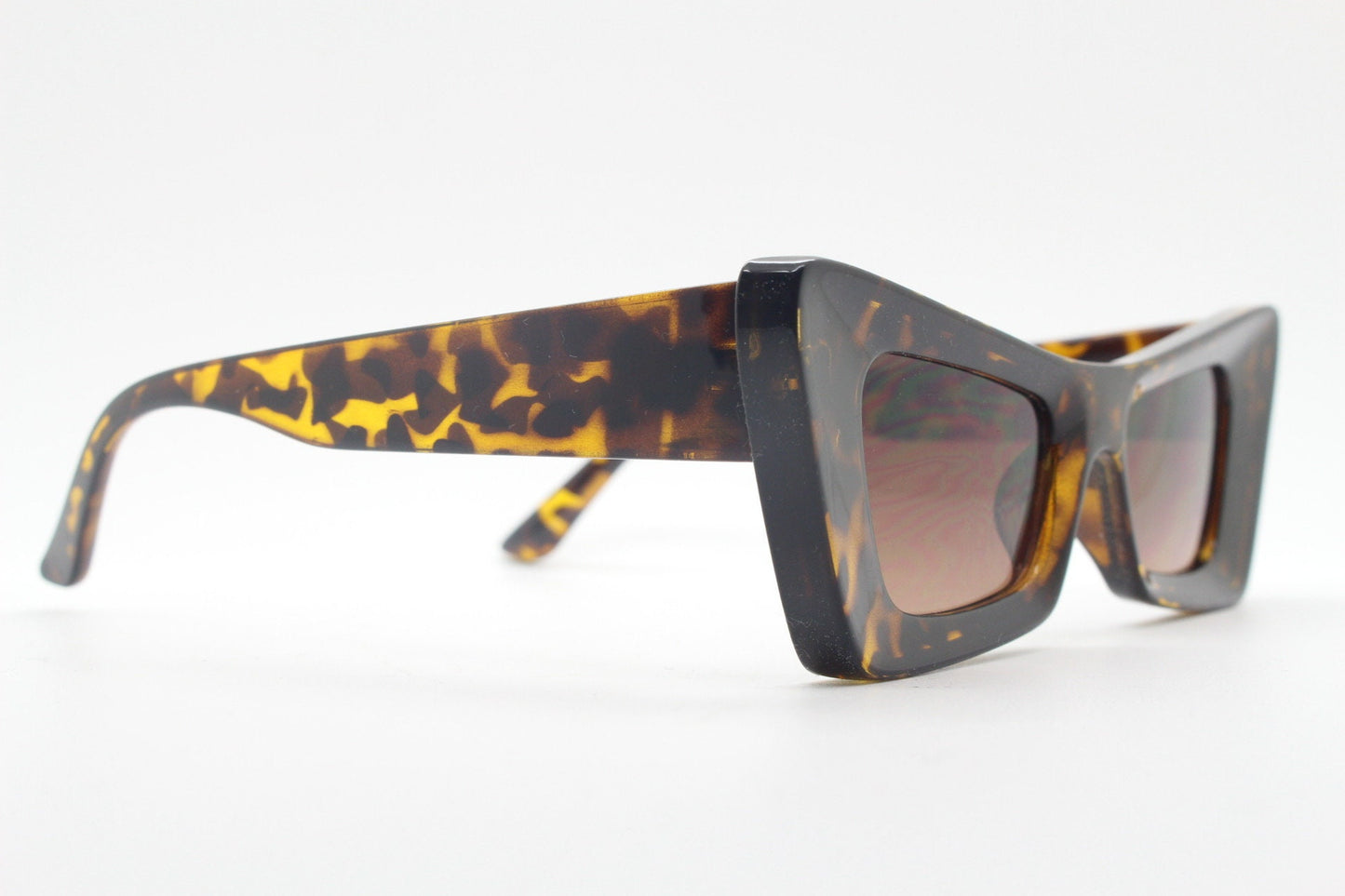 Y2K vintage dynamic winged cat eye sunglasses. Women's tortoise thick concave angled frame with graduating lenses. 2000s BNWT