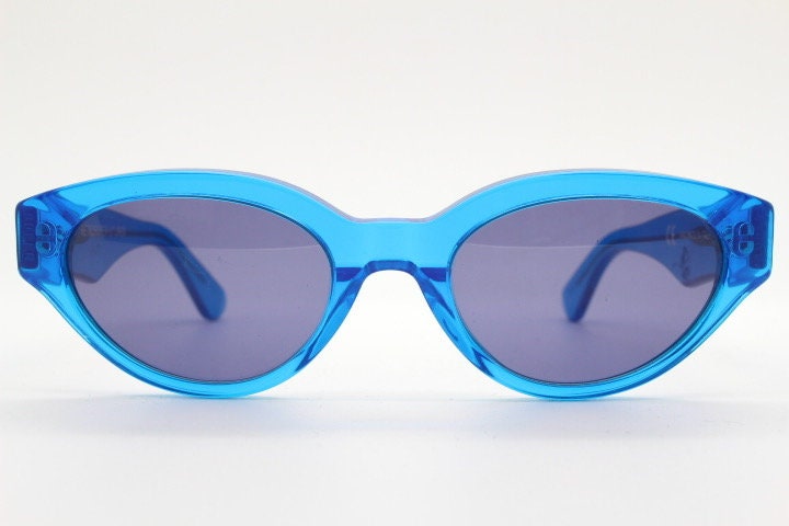 Retrosuperfuture thick cat eye sunglasses hand made in Italy. Intense blue acetate chunky frame with tasteful navy lenses. NOS