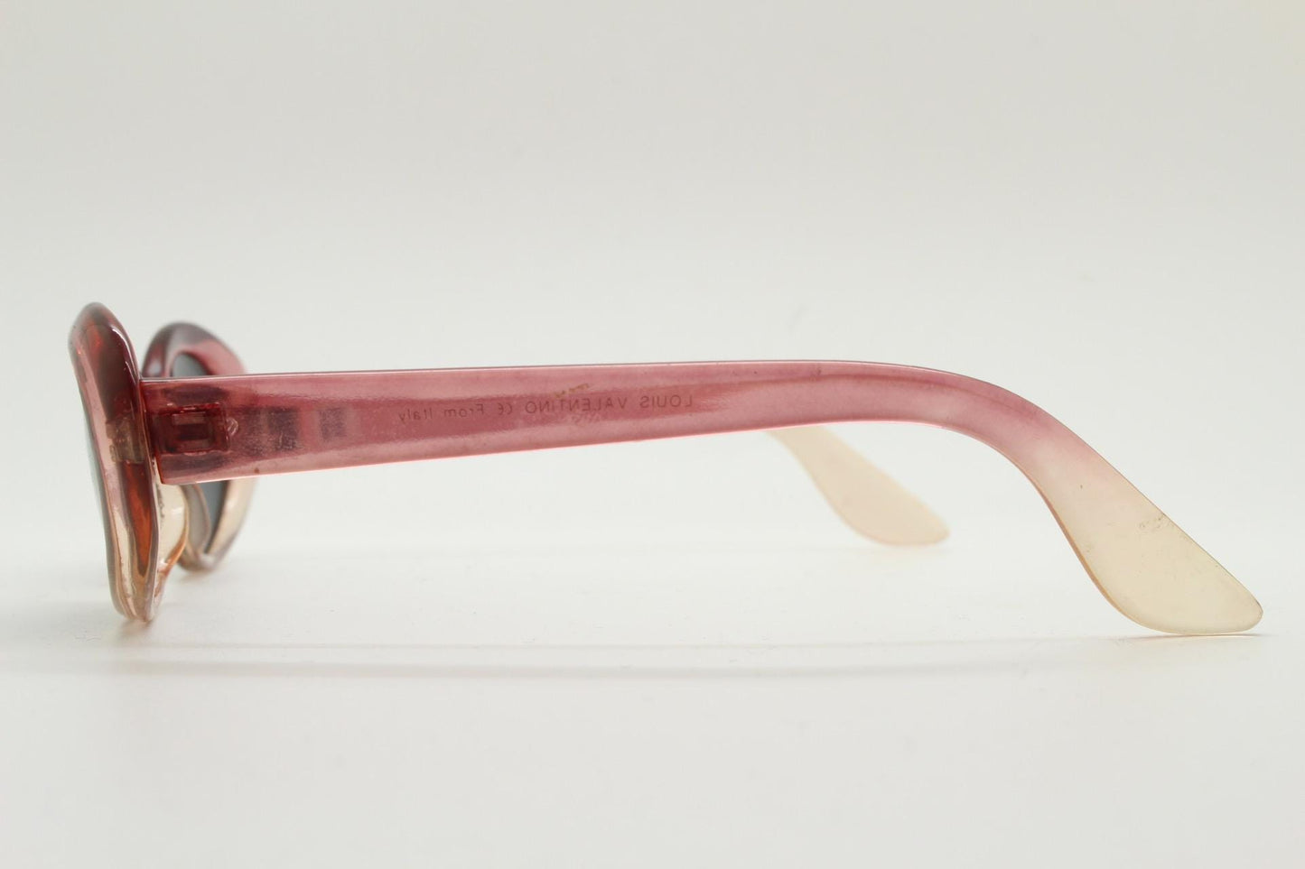 Louis Valentino 90s vintage oval cat eye sunglasses made in Italy. Pink crystal ombre frame with contrasting dark lenses. Y2K. NOS. BNWT