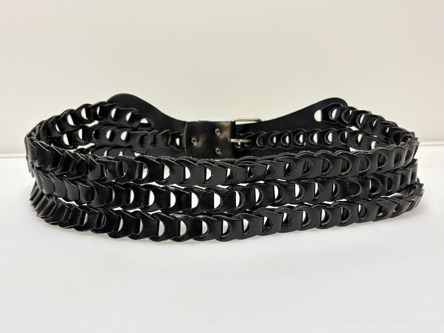 Y2K vintage tall black 70s design belt with 3 layers of looped vinyl strands and solid metal buckle. 2000s NOS. 60s hippy style. Eco leather