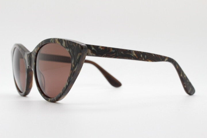 Opening Ceremony pointed cateye sunglasses. Womens classical cat eye marbled brown frame. Vintage. NOS. Y2K