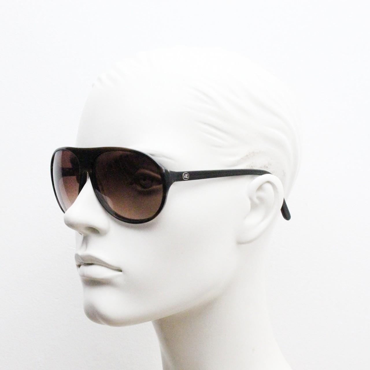 Von Zipper Y2K vintage teardrop aviator sunglasses. Classic 70s design aviators in dark mottled brown acetate with graduating lenses