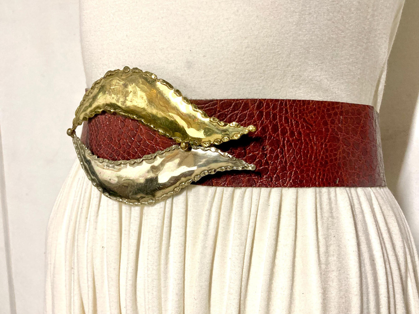 70s vintage womens hand made dress or jeans / trousers belt. Big abstract metal buckle on genuine tooled leather in crocodile look. NOS