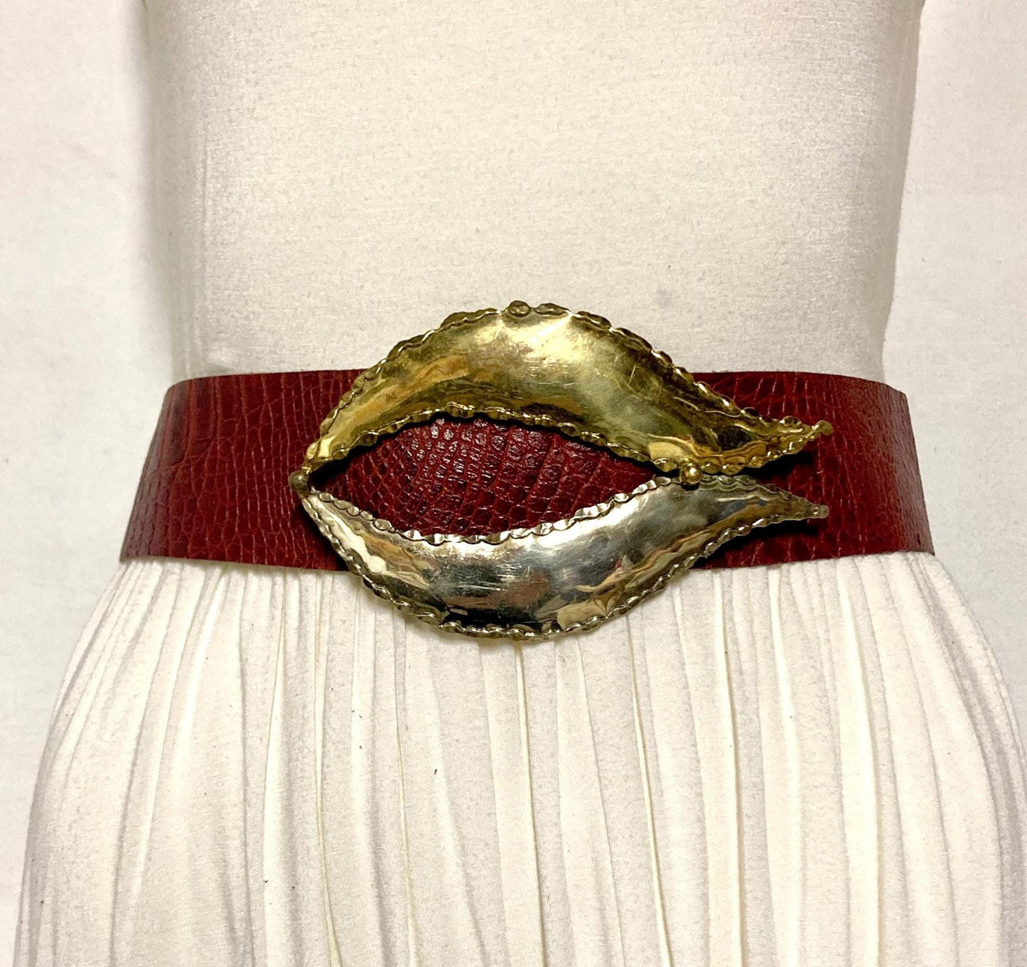 70s vintage womens hand made dress or jeans / trousers belt. Big abstract metal buckle on genuine tooled leather in crocodile look. NOS