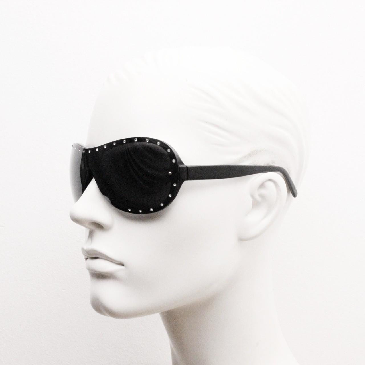 Y2K vintage visor aviator sunglasses with diamante. Black wrap around mini mask shield design with curved mono lens. 2000s NOS. Rhinestone