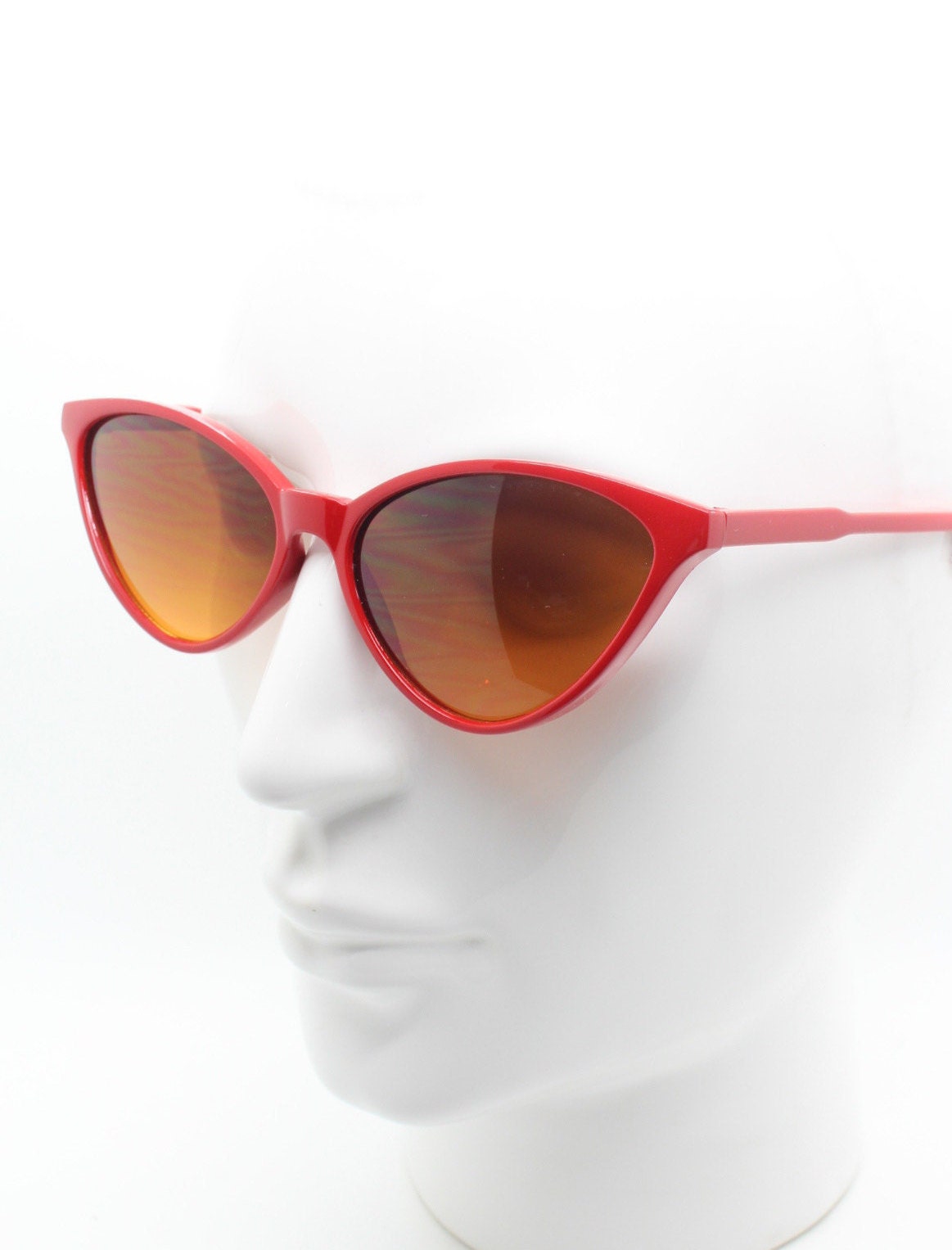 Vintage Y2K red cat eye sunglasses. 2000s womens slim cateye frame with graduated lenses. 50s style rockabilly, pin up. NOS catseye