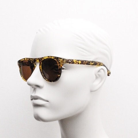 90s vintage round glasses. 30s, 40s design with vibrant honey tortoise frame with Havana brown lenses and keyhole bridge. NOS