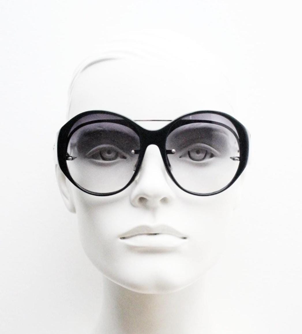 Jens Laugesen oversized sunglasses hand made by Linda Farrow. Black frame with undulating arms and smoky lenses. 70s design. Vintage. NOS