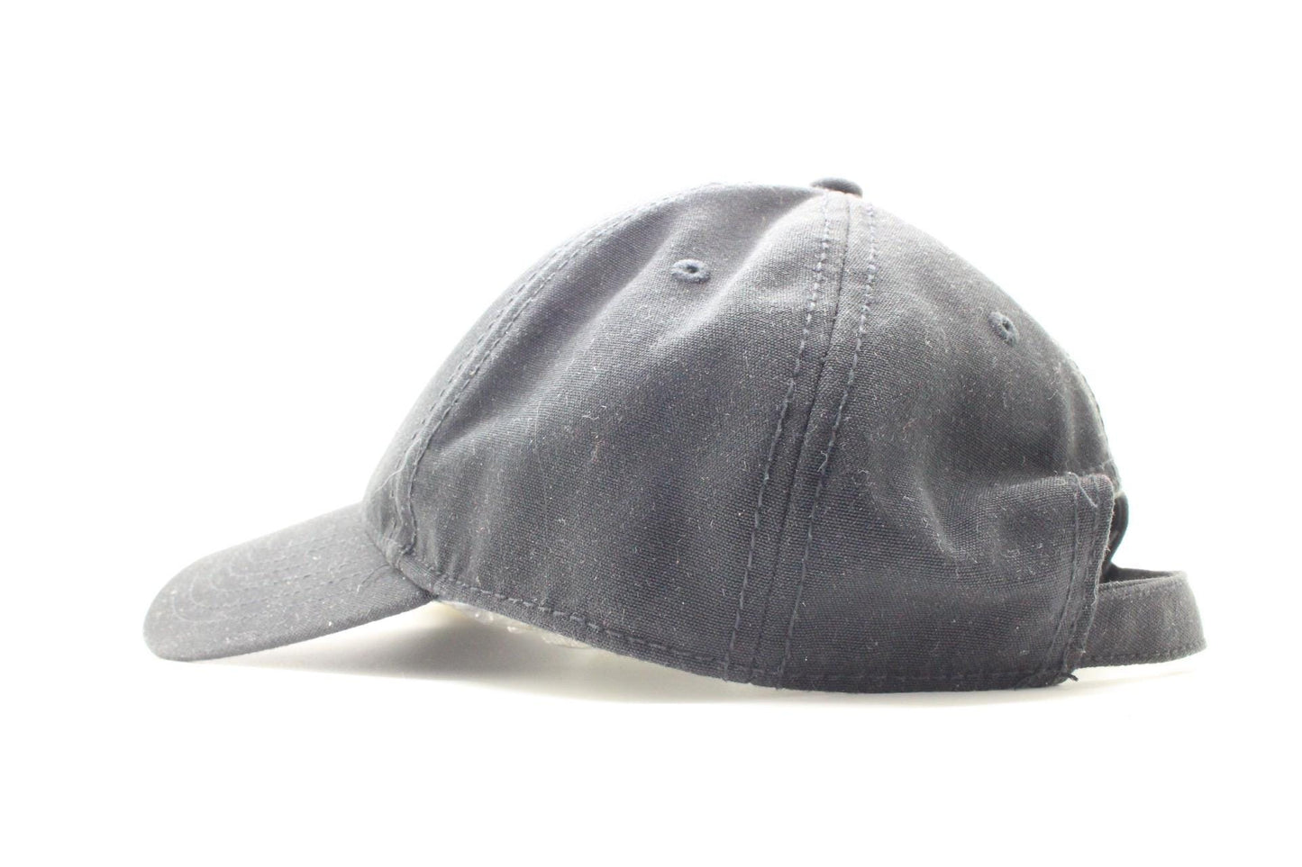The North Face plain black baseball cap with white spell out logo. Classic trucker style hat with fully adjustable back. One size