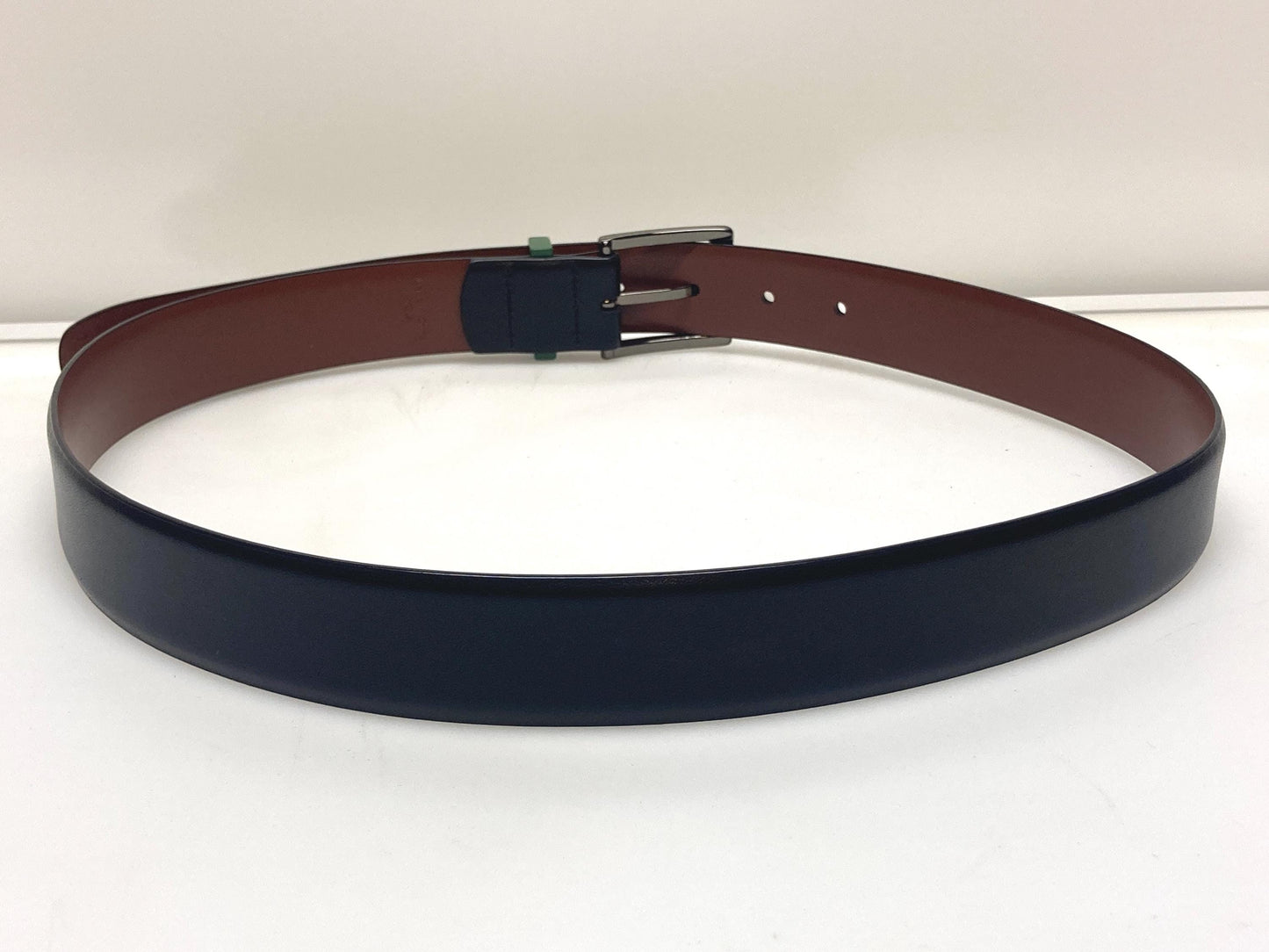 Original Penguin black genuine all leather smart trouser belt. Seamless bonded bevelled edge design. Original Munsingwear. Mens vintage NOS