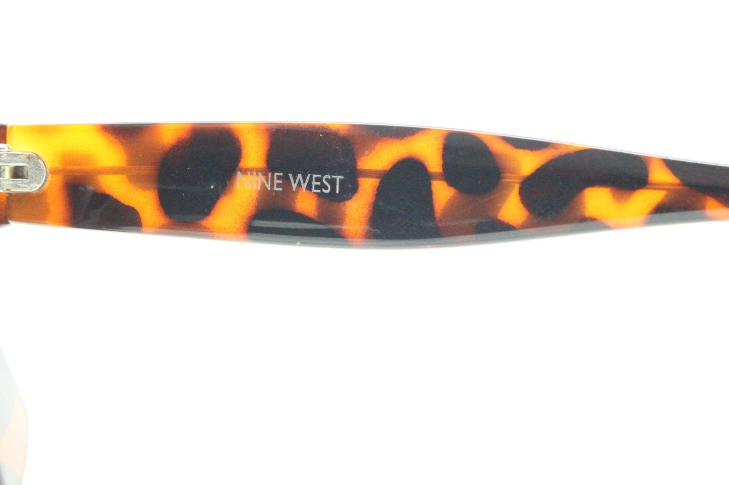 Nine West Y2K round vintage sunglasses. Brown to beige transparent ombre fade acetate frame. Womens 2000s bug eye