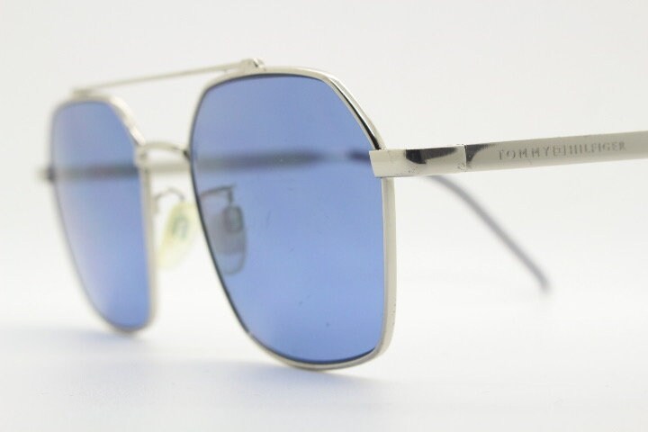 Tommy Hilfiger square aviator sunglasses with double bridge. Silver metal 6 sided frame aviators with blue lenses. Hexagon