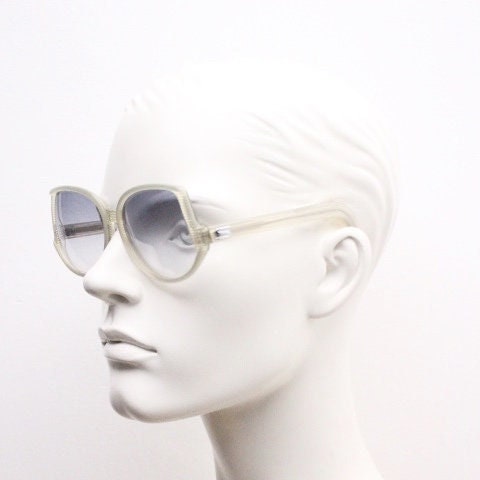 Silhouette 70s vintage abstract upside down sunglasses model 3018 made in Austria. Dynamic grey pearlised acetate frame with white stripes