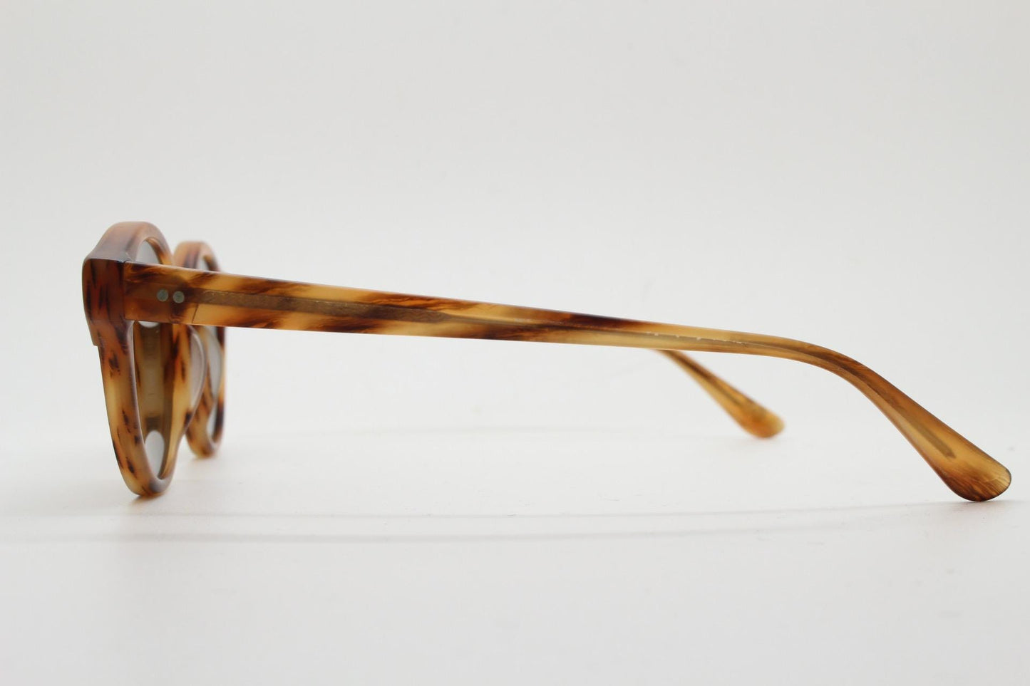 Bailey Nelson vintage hand crafted sunglasses model Gerard. Mottled honey tone acetate frame with Havana brown lenses. RRP 230