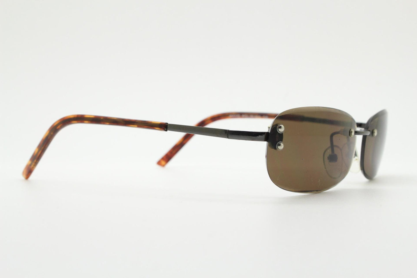 90s vintage minimal frameless sunglasses. Minimal brown rectangular lens with bevelled edges, gunmetal grey trim and tortoise arms. NOS