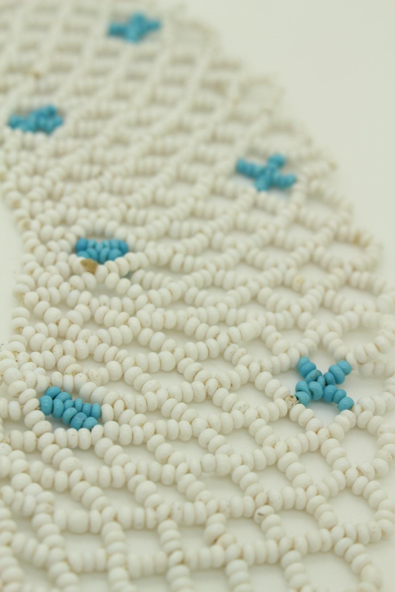 80s vintage beaded lattice collar necklace. Small white beads mixed with blue "x" patterns. Womens large versatile choker. Unused NOS