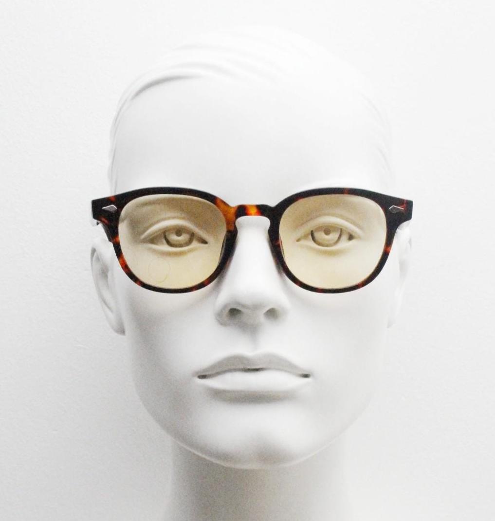 Vintage modified wayfarer design glasses. Dark tortoise gloss 40s, 50s shape frame with keyhole bridge and extra light tone lenses. BNWT