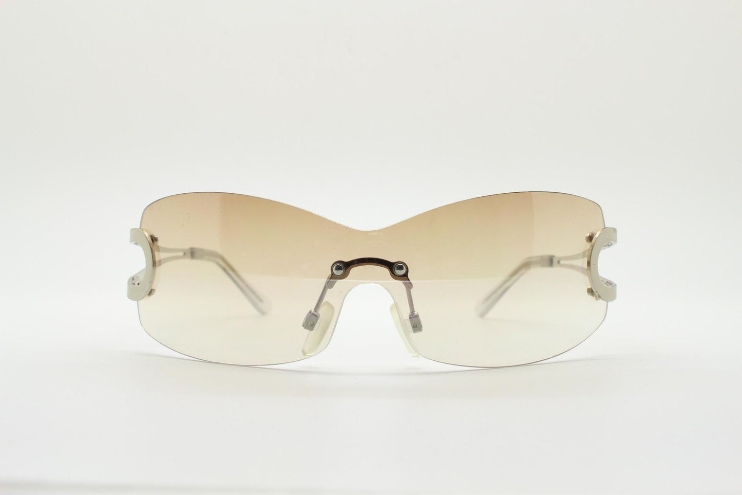 Y2K vintage visor sunglasses. 2000's brown wraparound mono lens shield design with looped chrome temples. 00s uber fashion mini mask NOS