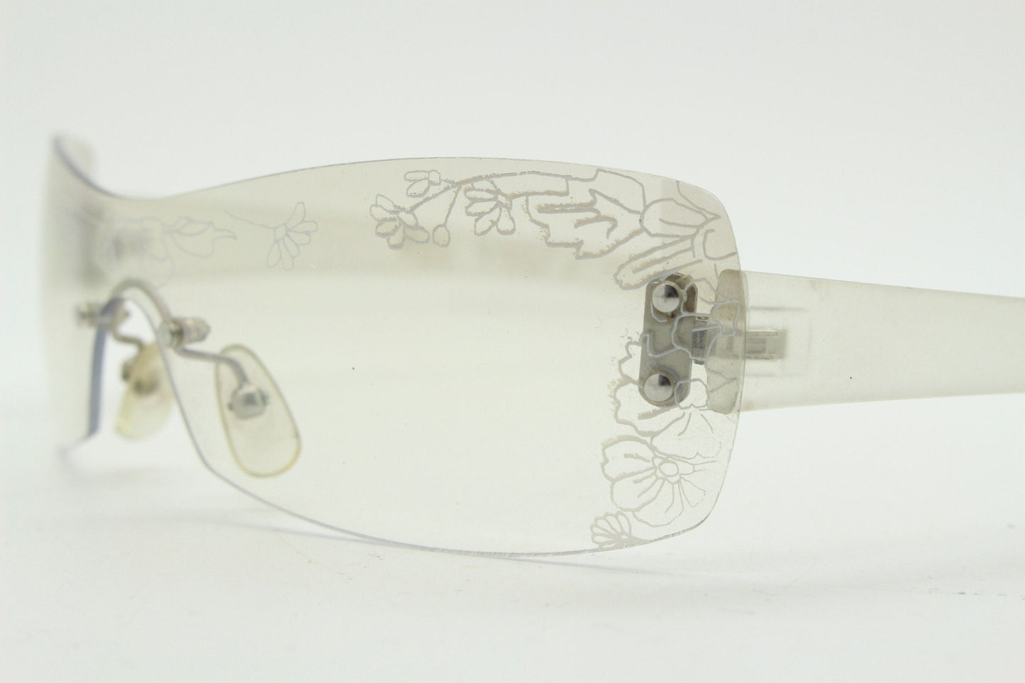 Y2K vintage visor sunglasses. Frameless 2000's wraparound mini mask shield design with light tone mirror mono lens and flower print. 00s NOS
