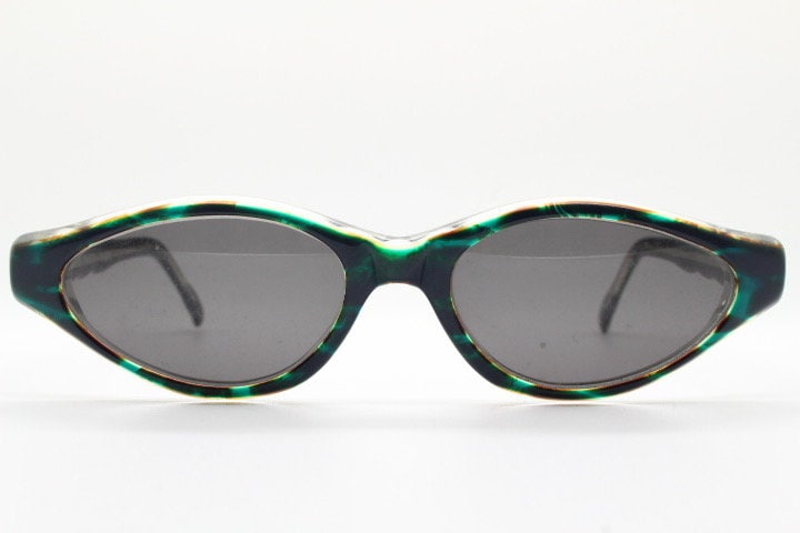 Francois Pinton Paris 90s vintage cat eye sunglasses made in France. Exaggerated  cateye in green and brown acetate with waved arms. NOS