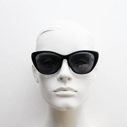 Vintage Y2K oval cat eye sunglasses. Womens plain black cateye in slightly large proportions. Rockabilly pin up. 2000s NOS catseye