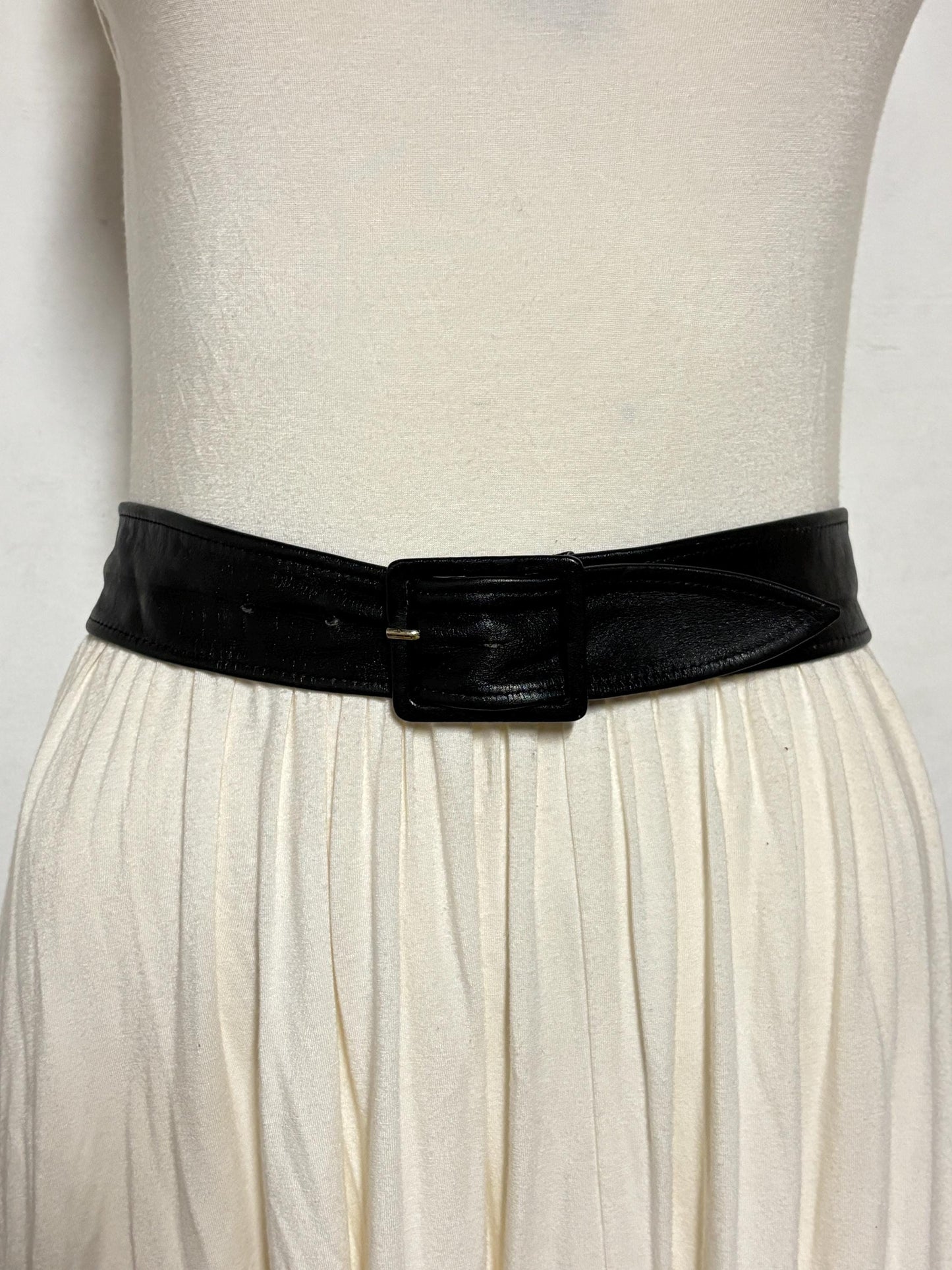 Astor 80s vintage womens leather 2" dress feature belt. Fine quality all black subtle statement belt with covered buckle. Rockabilly revival