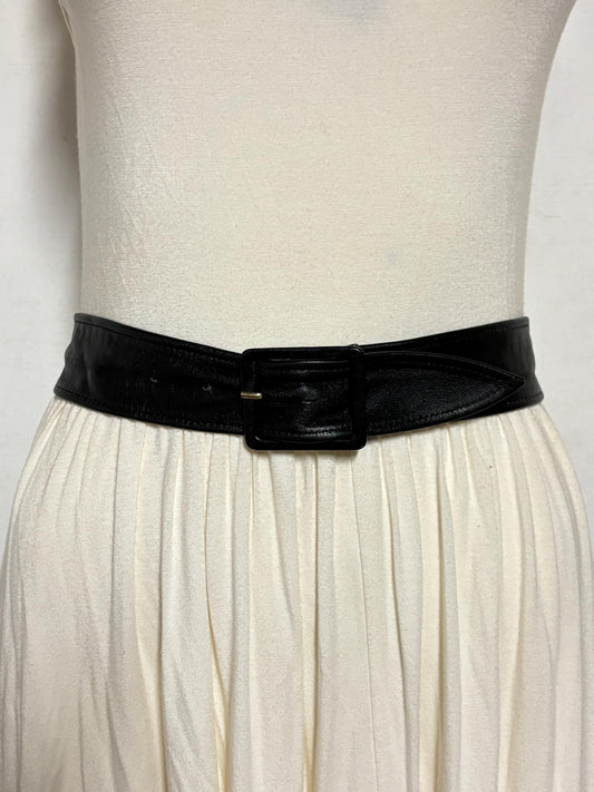 Astor 80s vintage womens leather 2" dress feature belt. Fine quality all black subtle statement belt with covered buckle. Rockabilly revival