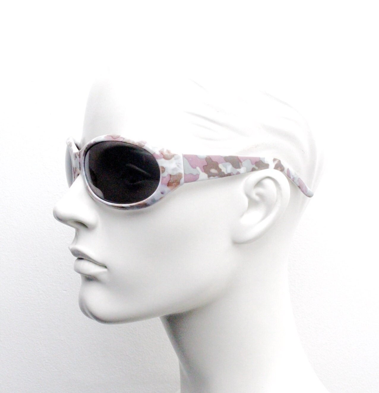 Y2k vintage curved camouflage pattern sunglasses. Wrap around bug eye 60s style shield frame with unbelievable cammo print. 2000s unused NOS