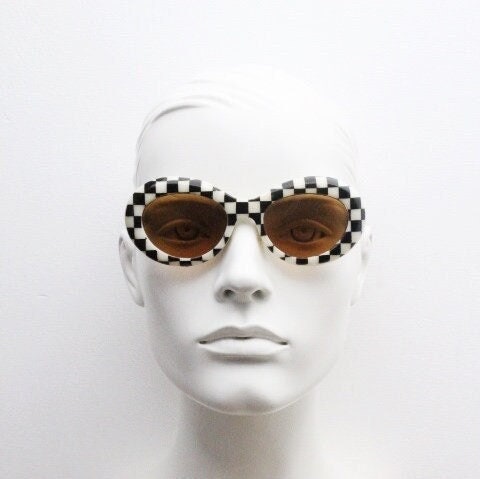 80s vintage round check monochrome sunglasses. 60s op art mod design frame with brown lenses. Clout goggles. Oval bug eye. NOS. Kurt Cobain